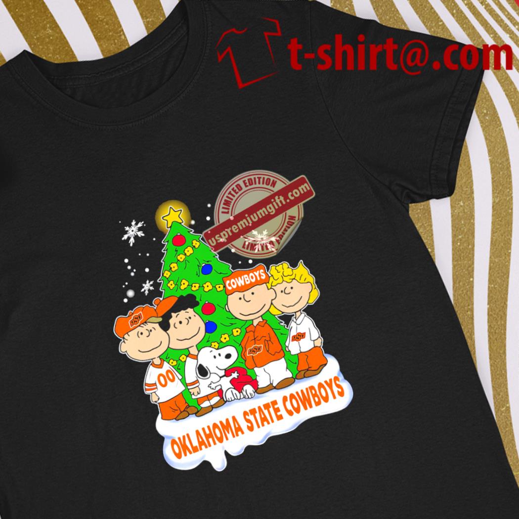 Best happy Merry Christmas Peanuts Christmas tree Oklahoma State Cowboys football logo gift shirt