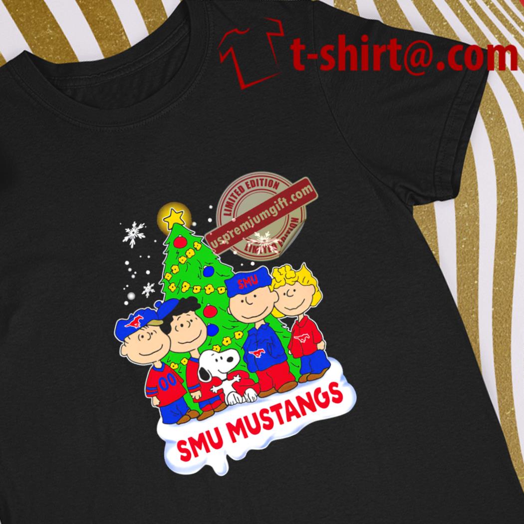Top happy Merry Christmas Peanuts Christmas tree SMU Mustangs football logo gift shirt