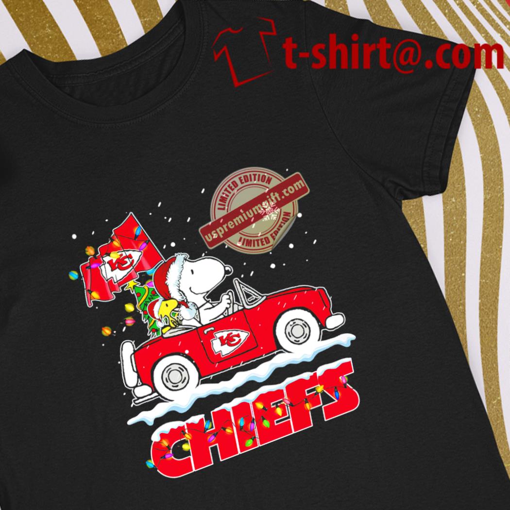 Top happy Merry Christmas Snoopy drive a car Kansas City Chiefs logo flag gift shirt